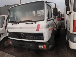 Mercedes 914 Tipper With Self-Loader