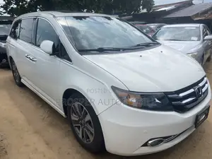 Honda Odyssey Touring Elite 4dr Minivan (3.5L 6cyl 6A) 2015 White