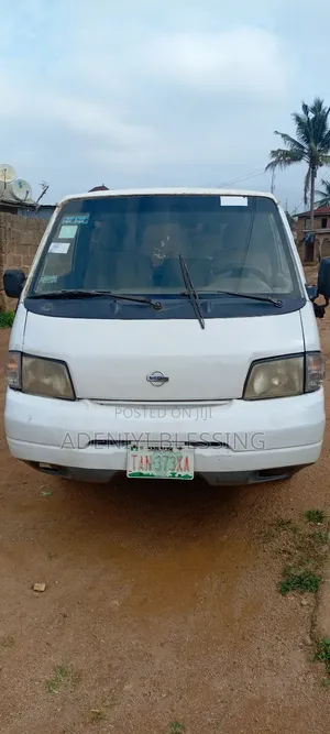 Photo - Nissan Vanette 2000 White
