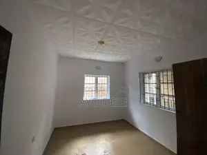 3bdrm Block of Flats in Moniya for rent