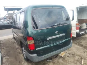 Toyota HiAce 2004 Blue