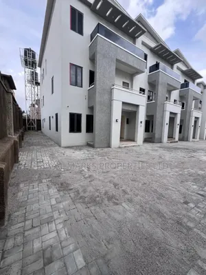 3bdrm Block of Flats in Durumi for sale