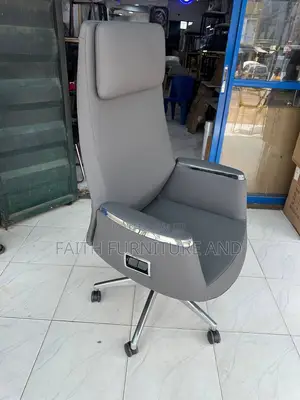 Executive Swivel Chair With Recliner