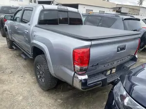 Toyota Tacoma SR5 2017 Gray