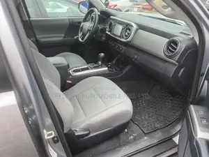Toyota Tacoma SR5 2017 Gray