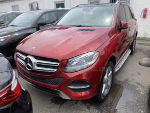 Photo - Mercedes-Benz GLE-Class GLE 350d 4MATIC 2018 Red
