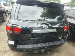 Toyota Sequoia Platinum FFV 4dr SUV 4WD (5.7L 8cyl 6A) 2015 Black