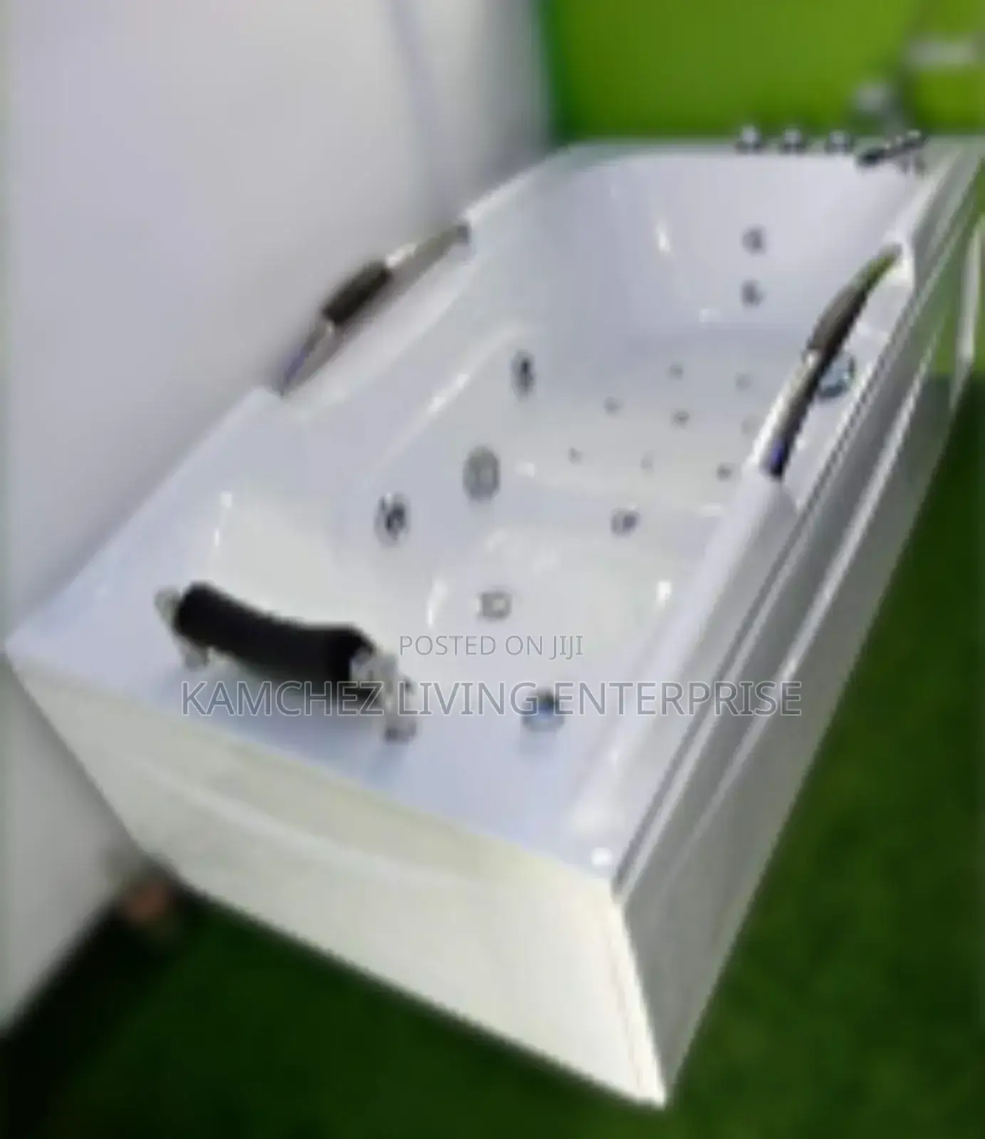 Single Jacuzzi Bathtub With Hydro Massage Jets