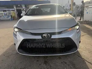 Toyota Corolla LE 2021 Silver