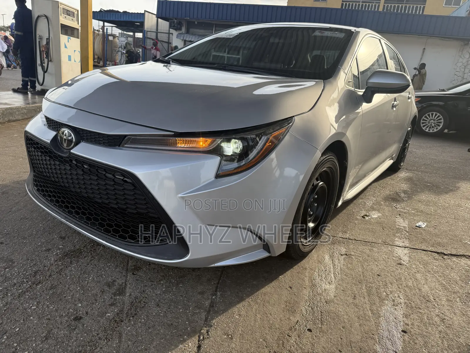 Toyota Corolla LE 2021 Silver