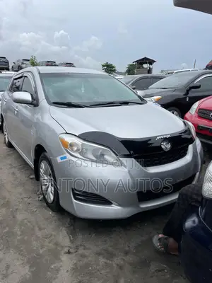 Toyota Matrix S Hatchback AWD (2.4L 4cyl 4A) 2010 Silver