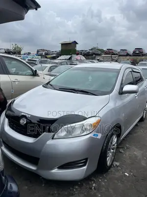 Toyota Matrix S Hatchback AWD (2.4L 4cyl 4A) 2010 Silver