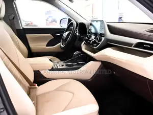 Toyota Highlander XLE 2021 Black