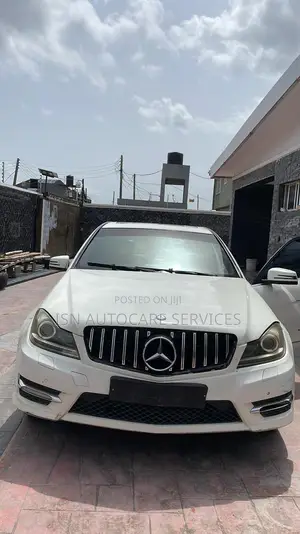 Photo - Mercedes-Benz C300 2008 White