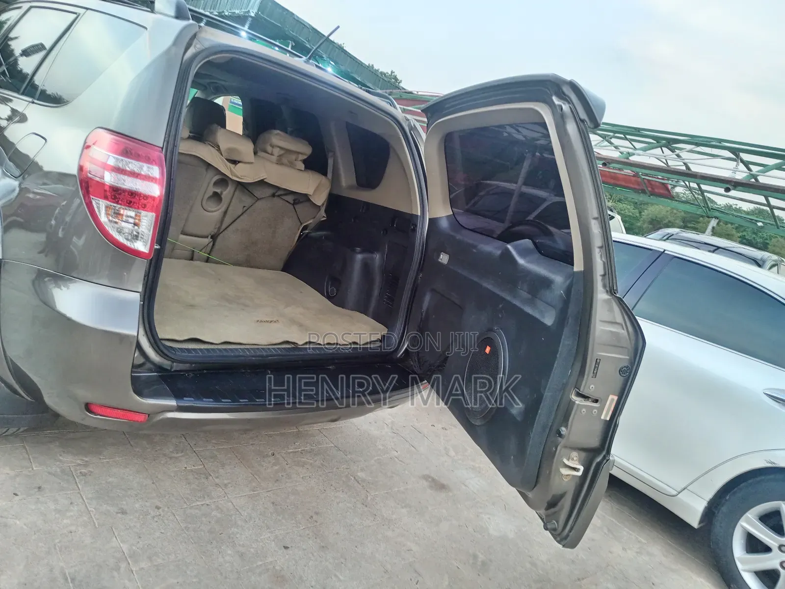 Toyota RAV4 2.5 Limited 4x4 2010 Brown