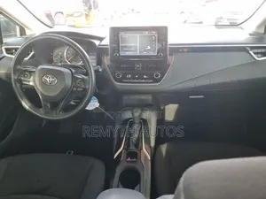 Toyota Corolla LE 2021 Silver