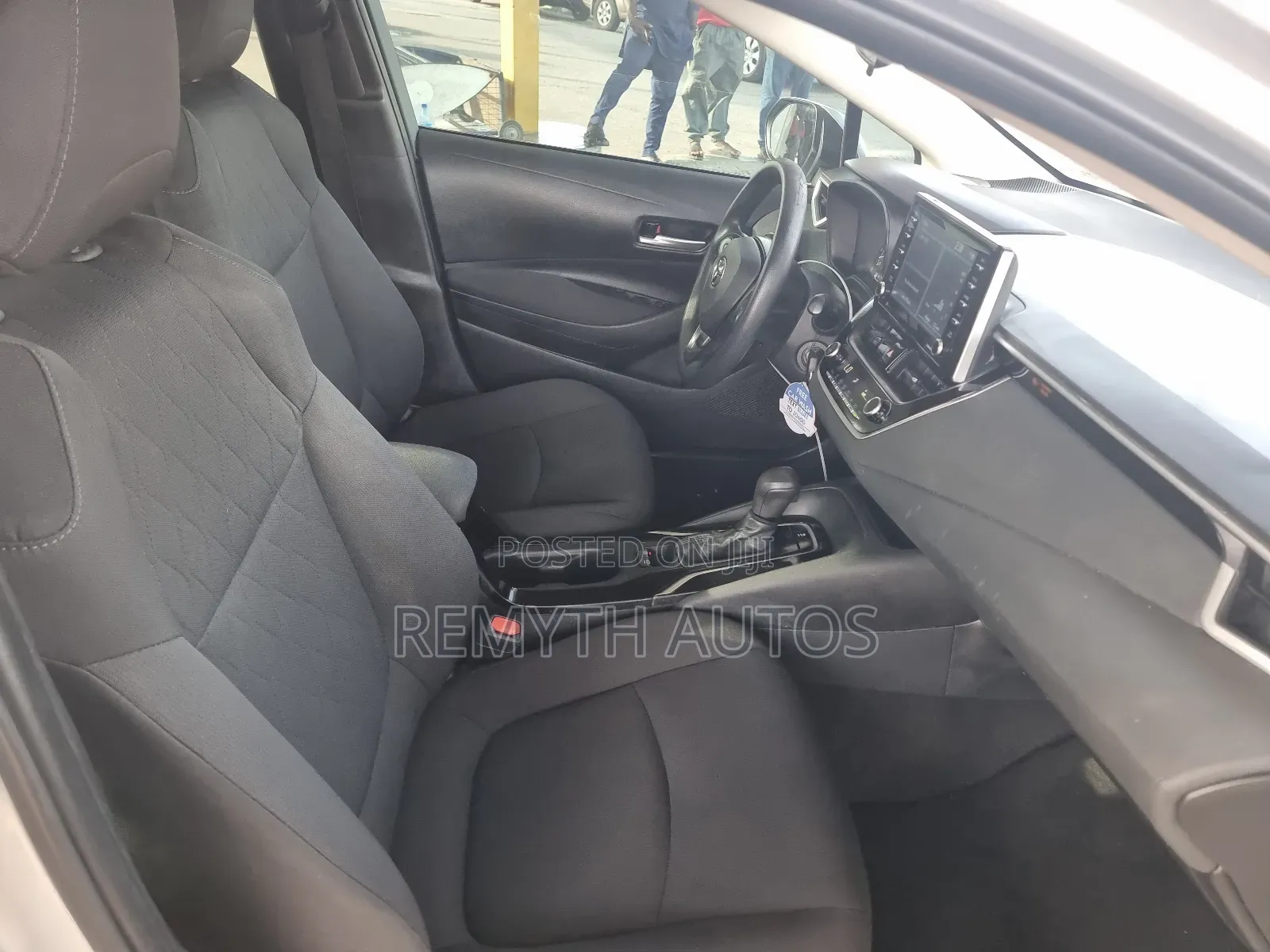 Toyota Corolla LE 2021 Silver