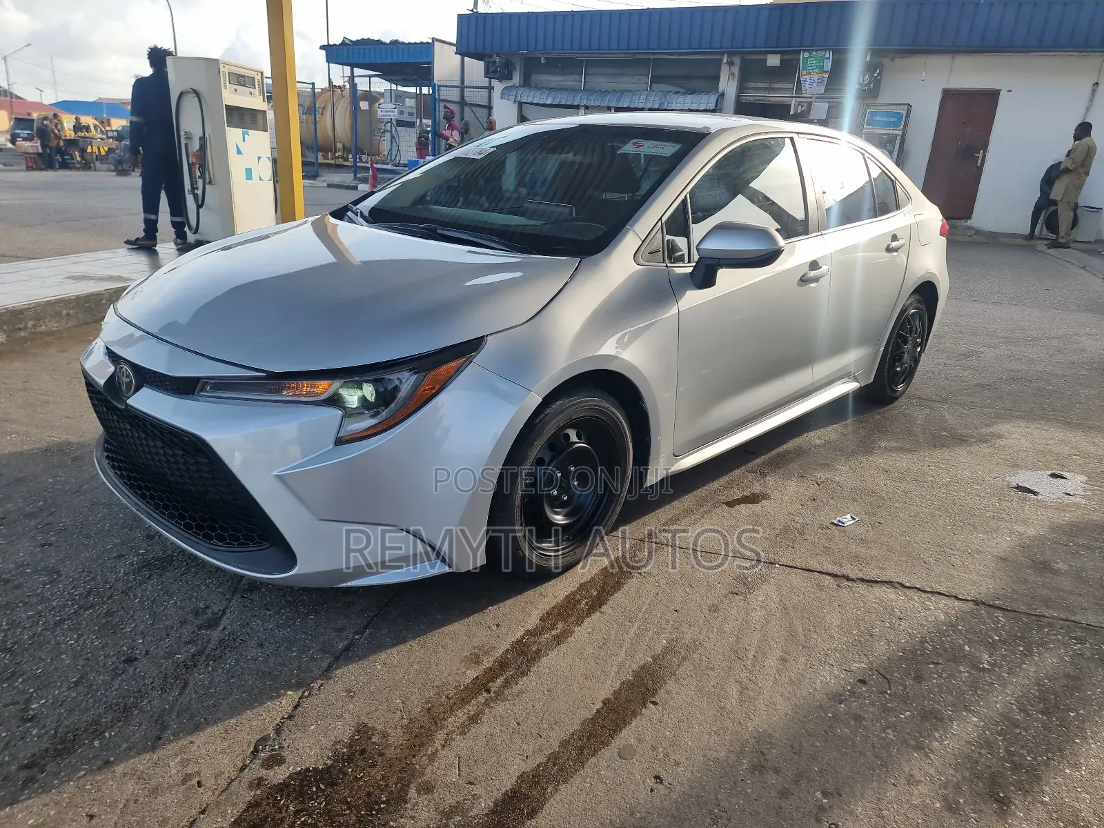 Toyota Corolla LE 2021 Silver