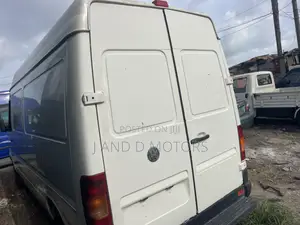 Volkswagen LT 2000 Yellow
