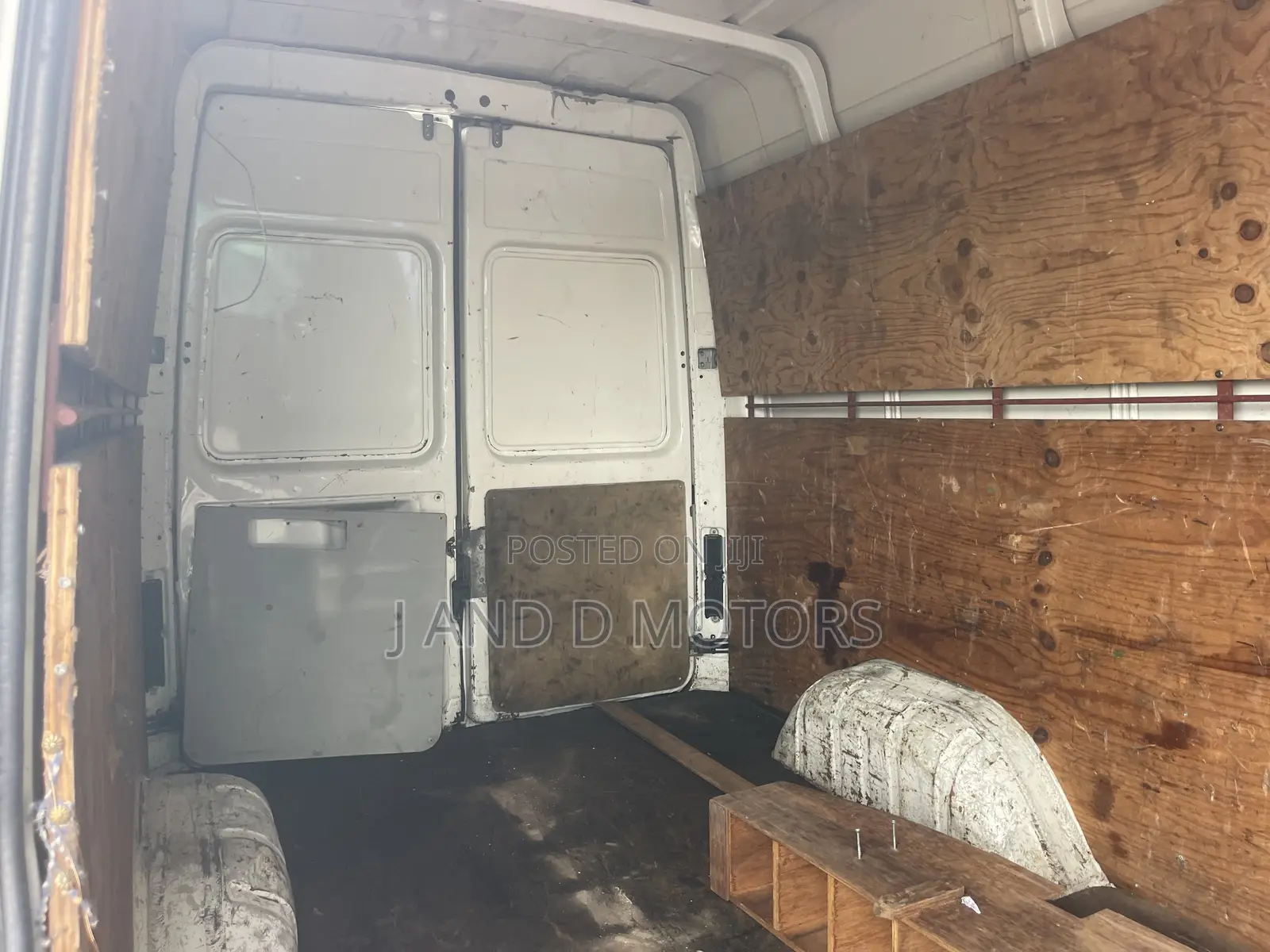 Volkswagen LT 2000 Yellow