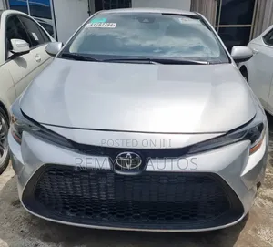 Toyota Corolla LE 2021 Silver