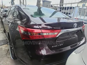 Toyota Avalon XLE Plus Sedan FWD (3.5L 6cyl 6A) 2017 Burgundy