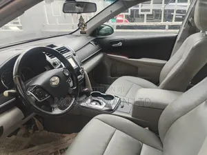 Toyota Camry XLE V6 4dr Sedan (3.5L 6cyl 6A) 2013