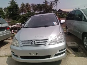 Toyota Avensis Verso 2.0 Petrol 2006 Silver