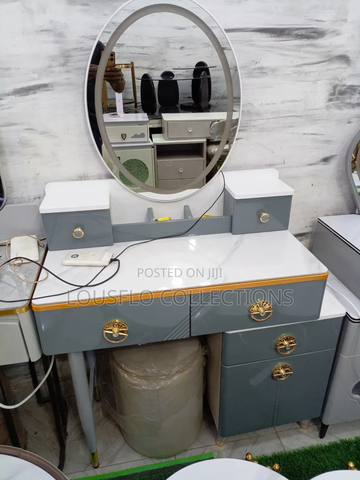 Make Up Bedroom Set With Mirror Light