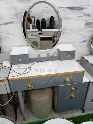 Make Up Bedroom Set With Mirror Light