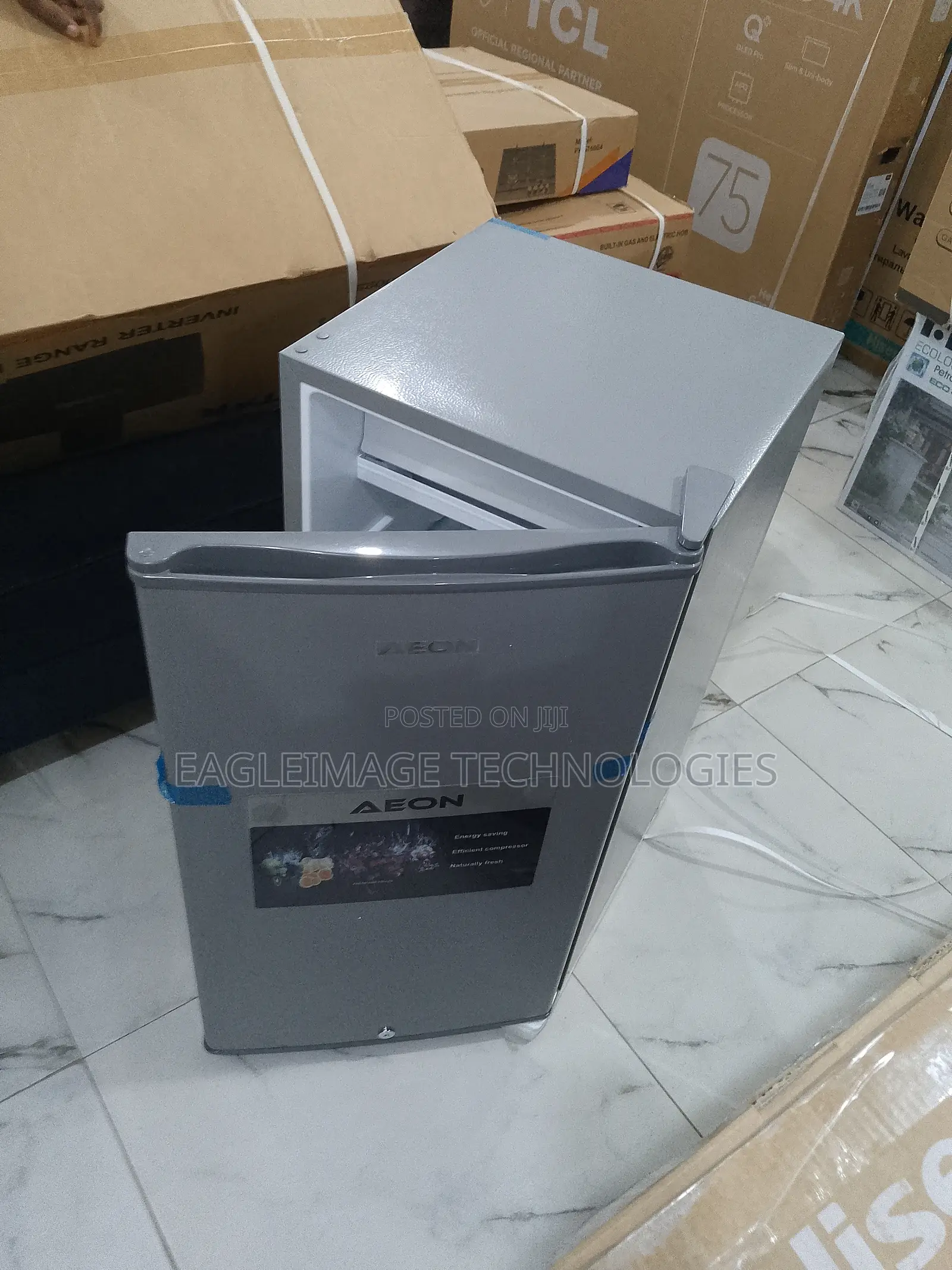 Minimalist Aeon Ars100b Single-Door Cooler