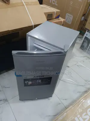 Minimalist Aeon Ars100b Single-Door Cooler
