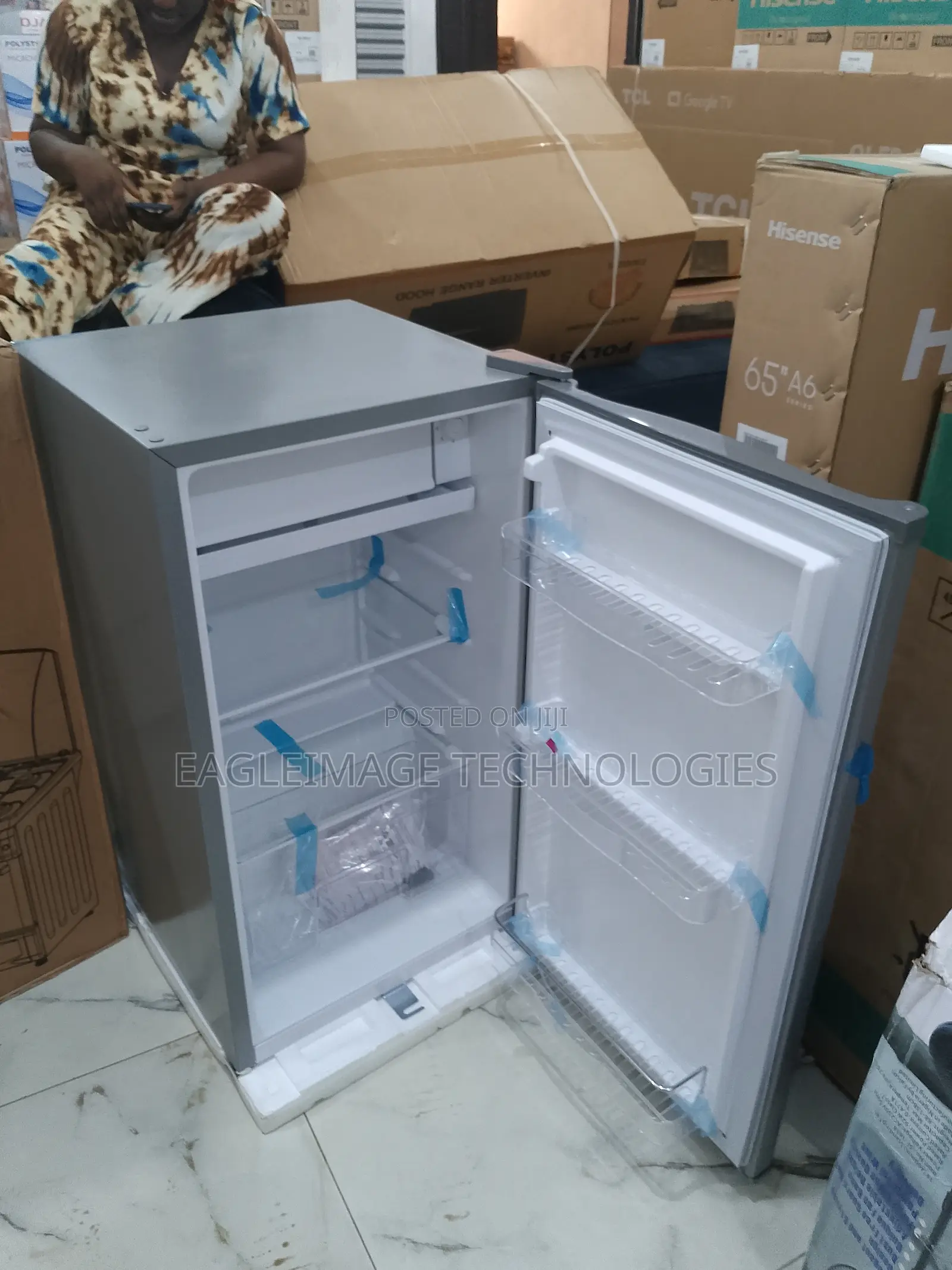 Sleek Aeon Ars100b Mini Refrigerator