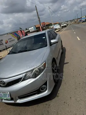 Photo - Toyota Camry SE 4dr Sedan (2.5L 4cyl 6A) 2013 Silver
