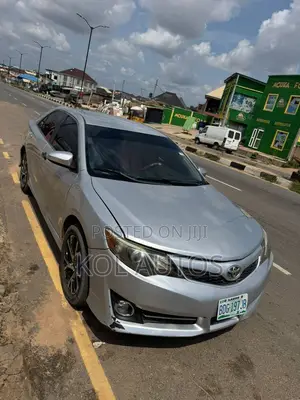Photo - Toyota Camry SE 4dr Sedan (2.5L 4cyl 6A) 2013 Silver