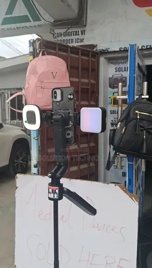 Q515tk-H Tracking Gimbal Selfie Stick With Dual RGB Light