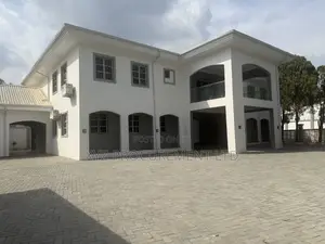 8bdrm Duplex in Maitama for sale