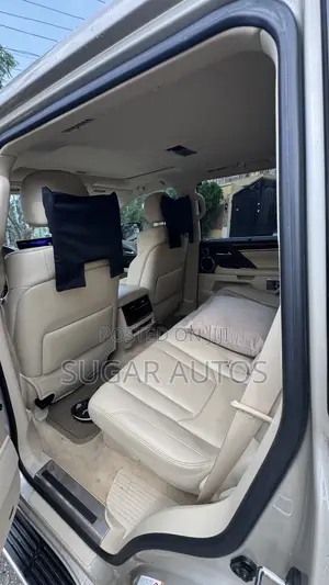 Lexus LX 570 AWD 2016 Gold