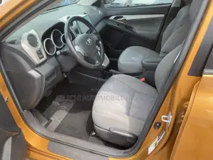 Toyota Matrix S Hatchback AWD (2.4L 4cyl 4A) 2010 Gold