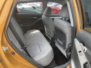 Toyota Matrix S Hatchback AWD (2.4L 4cyl 4A) 2010 Gold