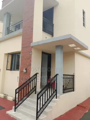 2bdrm Duplex in Lily Estate for sale