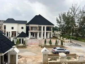 5bdrm Duplex in Legislative Quarters, Apo District for sale