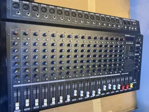 Photo - Yamaha 16 Channels Powered Mixer