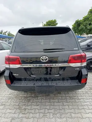 Toyota Land Cruiser 4.6 V8 VXR 2016 Black