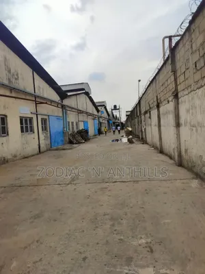 4.4 Acres of Warehouse Sitting on 120,000sqf With Offices