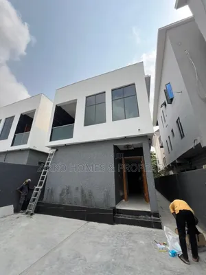 5bdrm Duplex in Ologolo, Lekki for sale