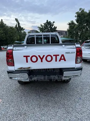 New Toyota Hilux 2025 White