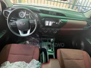 New Toyota Hilux 2025 White