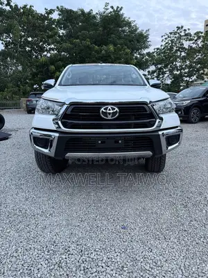 New Toyota Hilux 2025 White