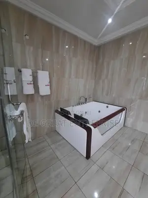 5bdrm Townhouse / Terrace in Private, Gudu for rent